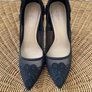 Vince Camuto Lace Pumps sz 7